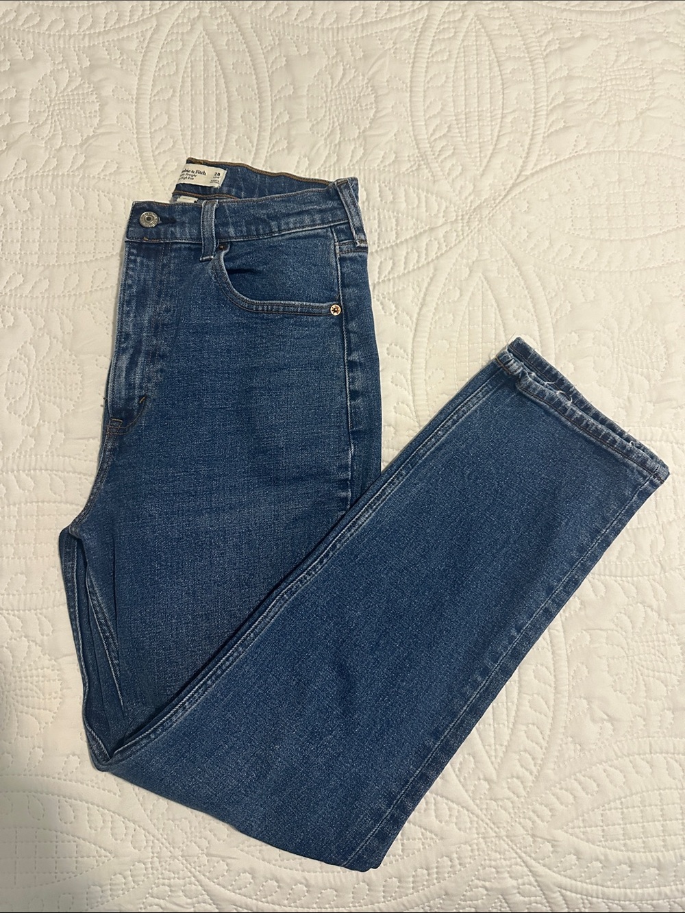 Abercrombie & Fitch Dark Blue Cropped Women's Jeans